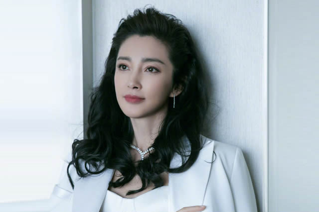 石家庄某乐队在一次演出中当众脱裤子:2022年发行第一张专辑,创始人是纹身师