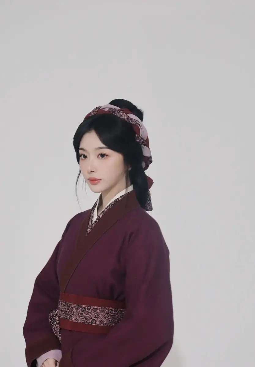 王思聪私人飞机首曝!邋遢造型引热议,小女友暗藏带货心机?