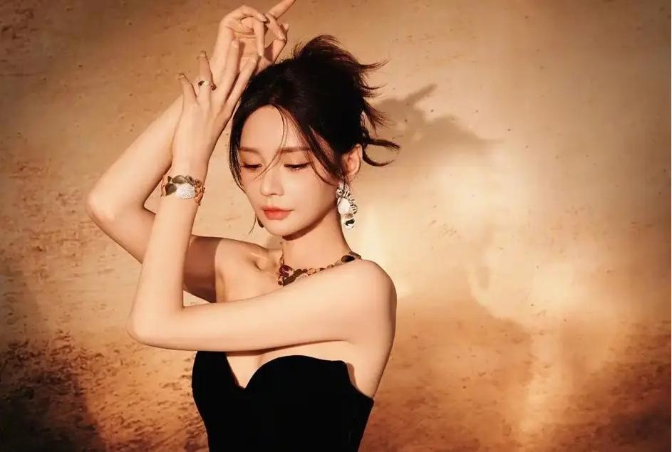 灼灼韶华收视反超生万物？热依扎演技封神，剧情爽到飞起！