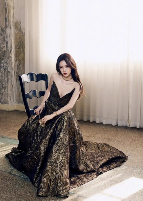 从《消失的她》15亿票房到红毯穿着争议，她到底做错了吗？