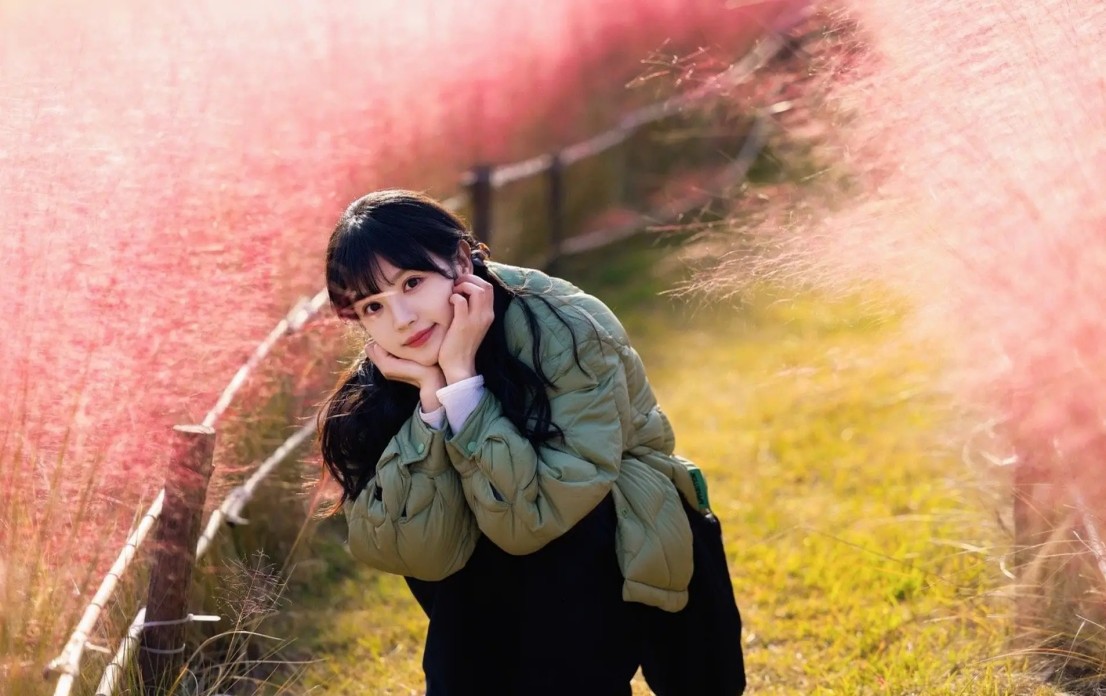 许绍雄出殡：欧阳震华苗侨伟等8大男星扶灵，继子低调陪伴