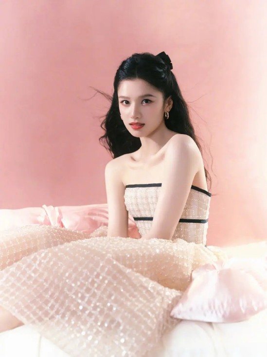 首款纯电轿跑SUV曝光，宝马iX4直面小米YU7、蔚来EC6？