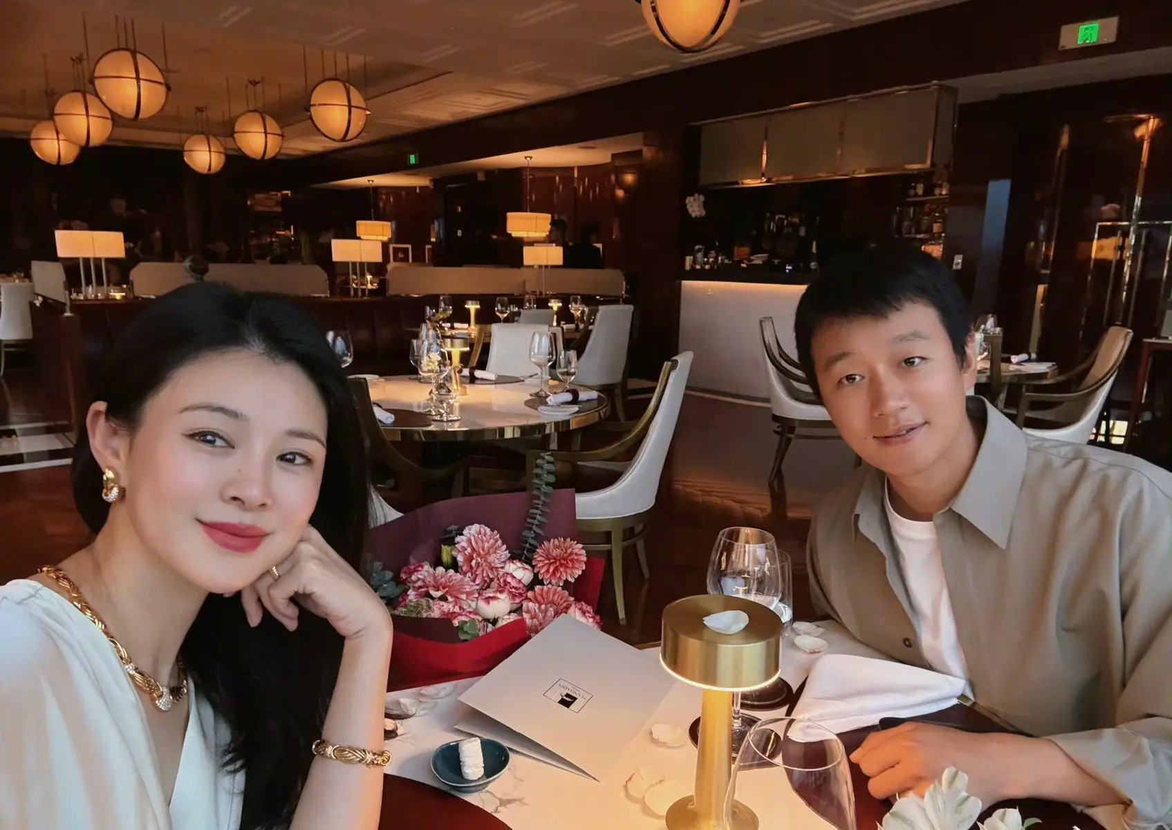 内娱最荒诞内讧！同剧女演员直播造黄谣毁掉对手：最恶毒的攻击，从来都是抹掉女性的努力